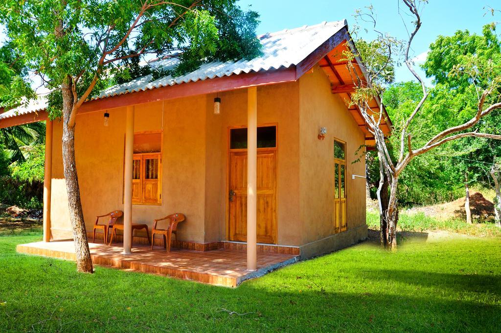 Indika Lake Resort Nuwarawewa East Exteriér fotografie