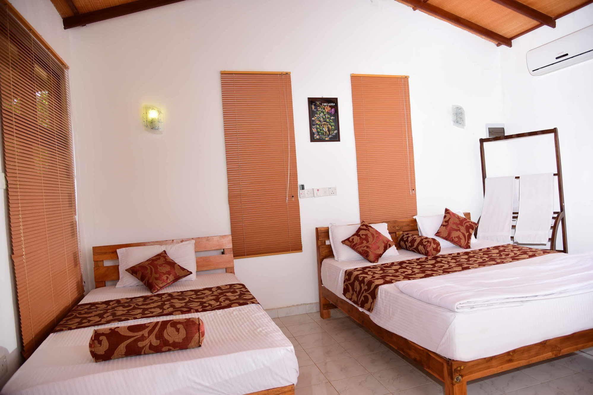 Indika Lake Resort Nuwarawewa East Exteriér fotografie