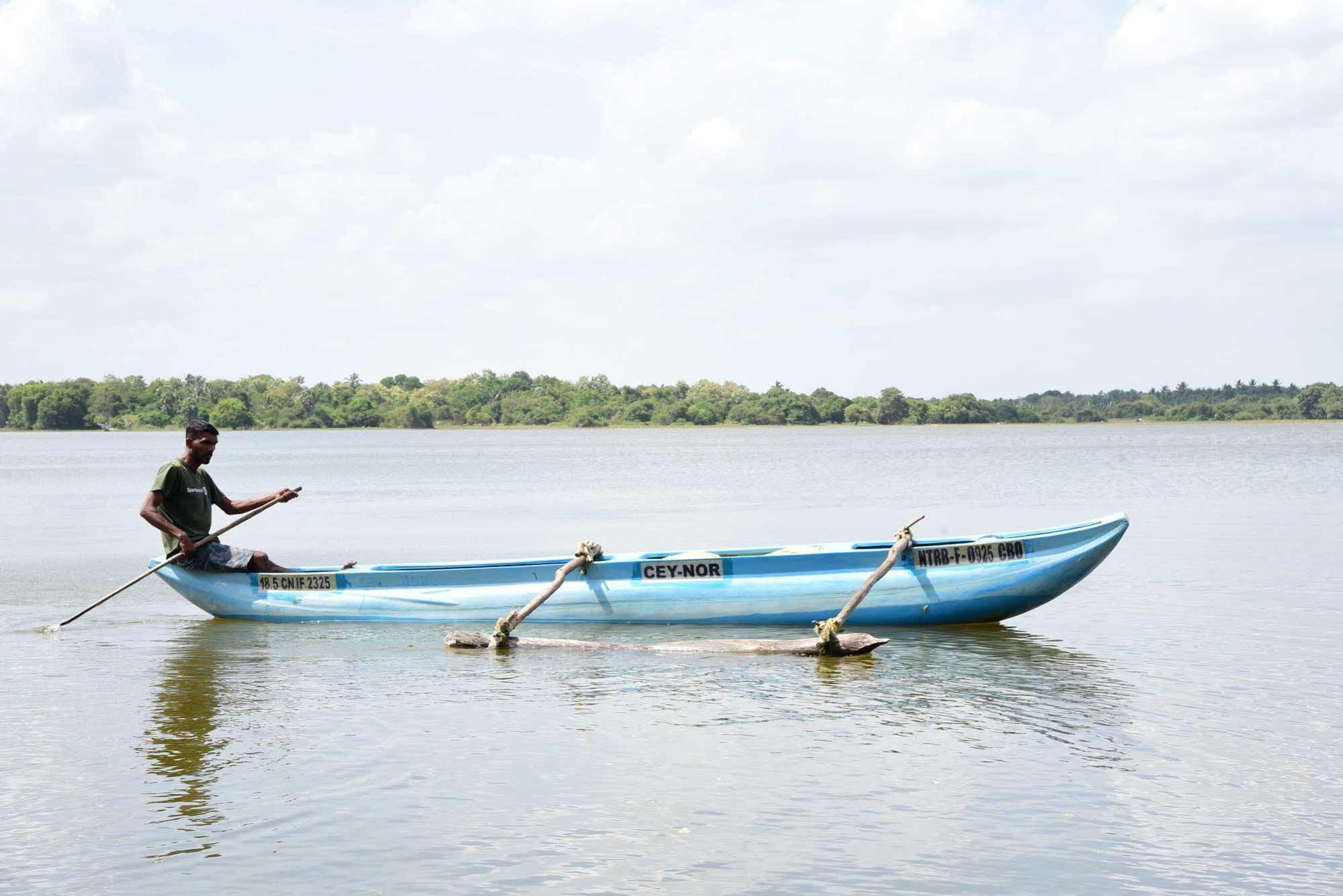 Indika Lake Resort Nuwarawewa East Exteriér fotografie